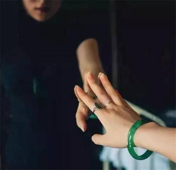đồ trang sức, trang sức đẹp, con gái khi hẹn hò đừng sử dụng đồ trang sức này