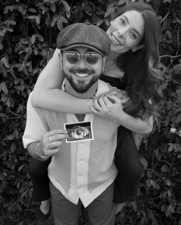 Sao ‘Chạng vạng’ Ashley Greene mang thai con đầu lòng sau 4 năm kết hôn