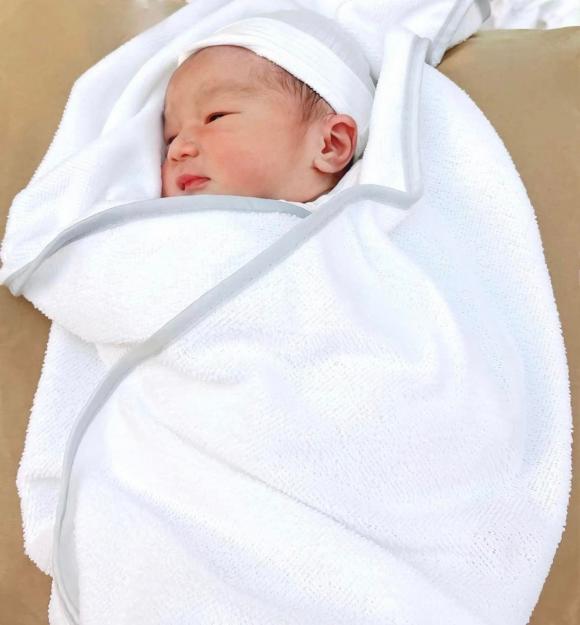 ca sĩ bảo thy, doanh nhân phan lĩnh, con trai, sao việt