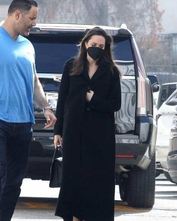 angelina jolie, cau có, sao hollywood 