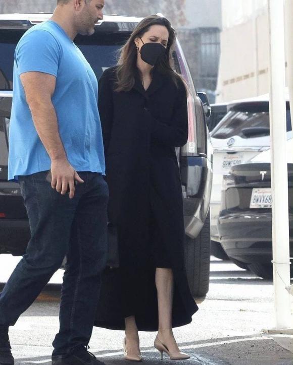 angelina jolie, cau có, sao hollywood 