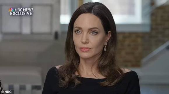 angelina jolie, cau có, sao hollywood 