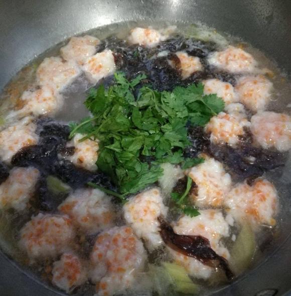 ẩm thực, món ngon mỗi ngày, canh tôm viên rong biển