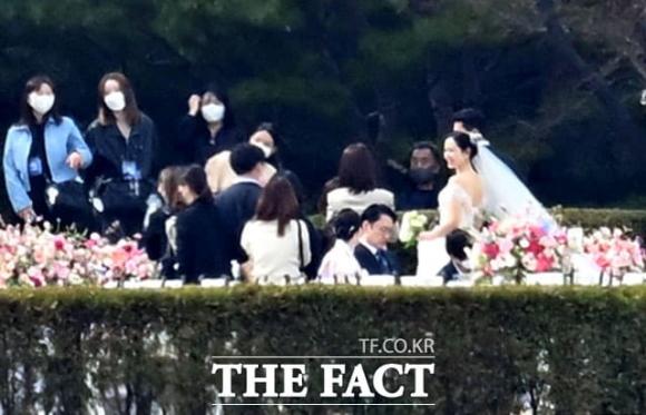 Son Ye Jin và Huyn Bin, váy cưới của Son Ye Jin, sao Hàn