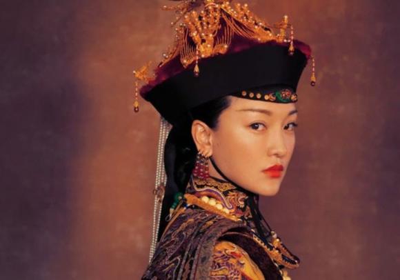 3 nữ diễn viên từng đóng vai Hoàng hậu, Đổng Khiết, Châu Tấn