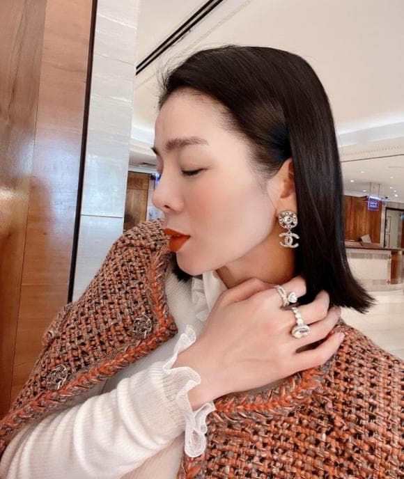 người mẫu Lâm Bảo Châu, ca sĩ Lệ Quyên, sao Việt