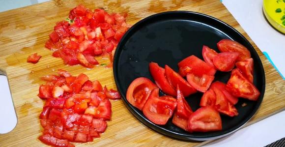trứng sốt, trứng sốt cà chua, cà chua thái hạt lựu, cách làm trứng sốt cà chua