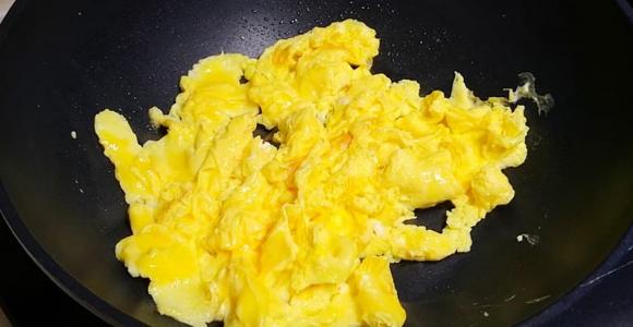 trứng sốt, trứng sốt cà chua, cà chua thái hạt lựu, cách làm trứng sốt cà chua