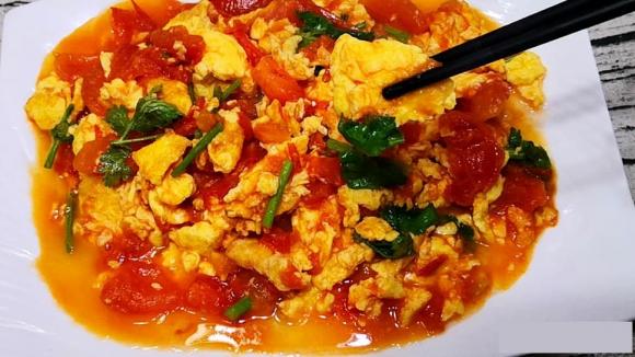 trứng sốt, trứng sốt cà chua, cà chua thái hạt lựu, cách làm trứng sốt cà chua