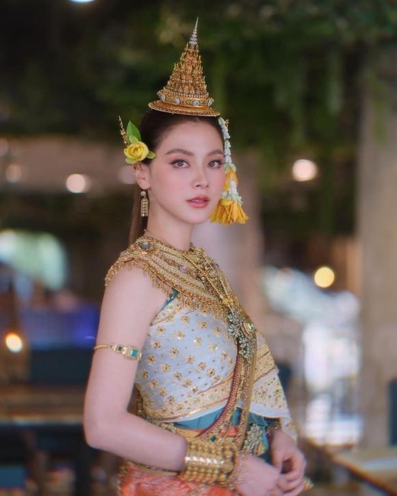 Baifern Pimchanok, sao Thái Lan, nhan sắc của Baifern Pimchanok, Chiếc lá bay