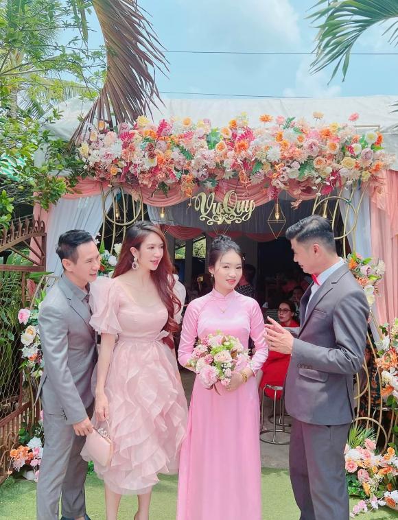 Vợ chồng Lý Hải - Minh Hà đến dự đám cưới của nghệ sĩ hài Tiết Cương