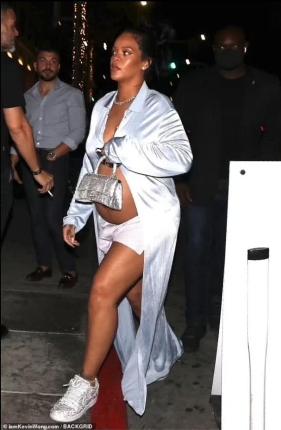Ca sĩ tỷ phú Rihanna, sao âu mỹ, thời trang sao