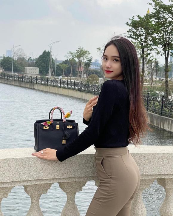 Hương Giang, Hương Giang chụp lén, sao việt 