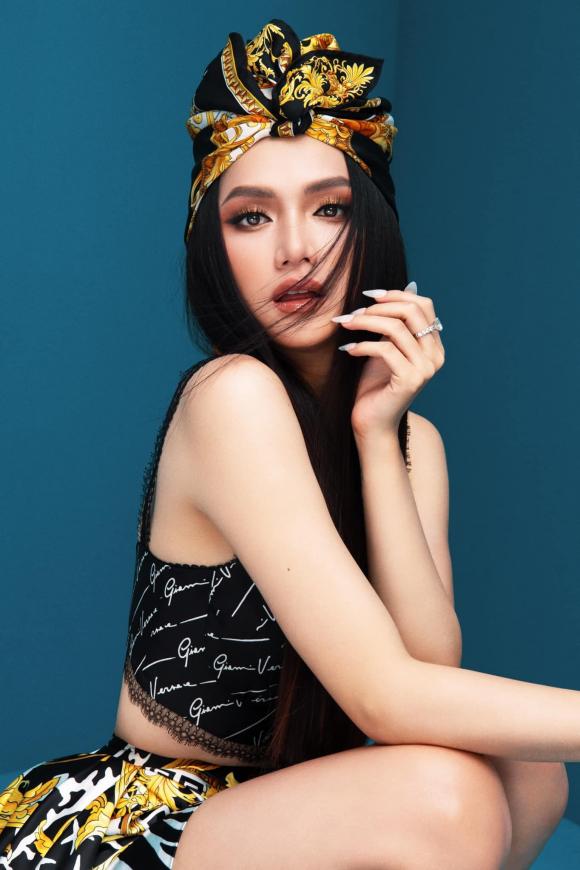 Hương Giang, Hương Giang chụp lén, sao việt 
