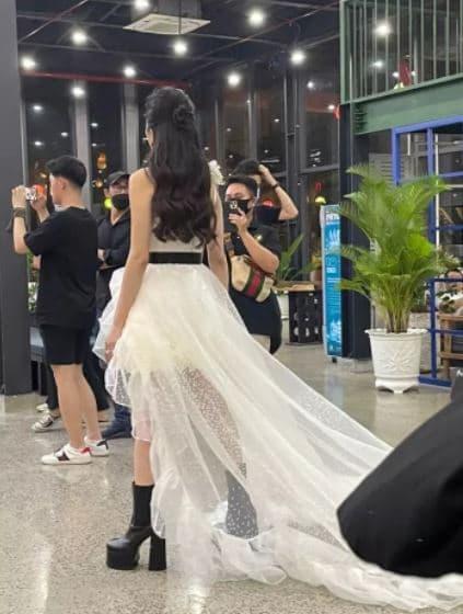 Hương Giang, Hương Giang chụp lén, sao việt 