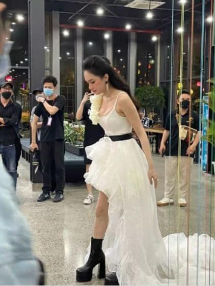 Hương Giang, Hương Giang chụp lén, sao việt 
