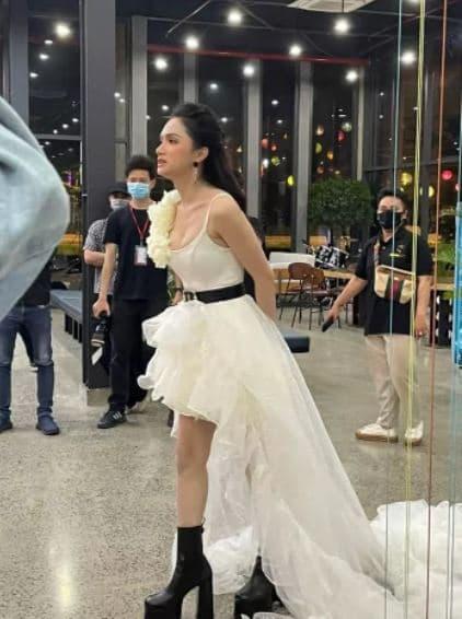 Hương Giang, Hương Giang chụp lén, sao việt 