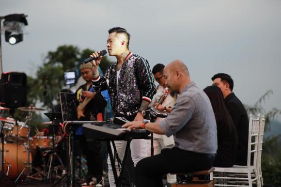 Tuấn Hưng, Tuấn Hưng giúp người, sao việt 