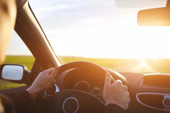 lái xe, mẹo lái xe, chói mắt vì nắng khi lái xe, mẹo giảm chói mắt vì nắng khi lái xe, giảm chói mắt