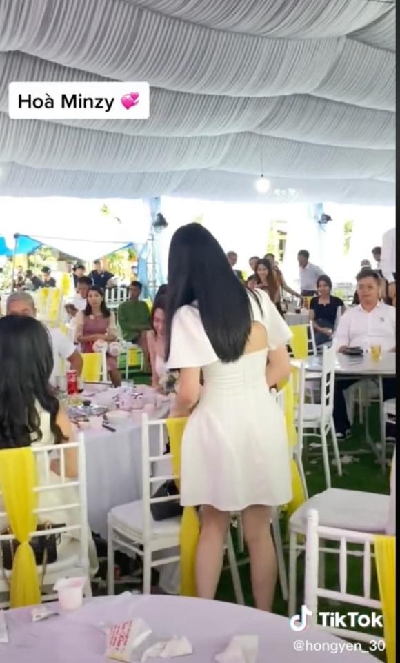 ca sĩ Hòa Minzy, sao Việt