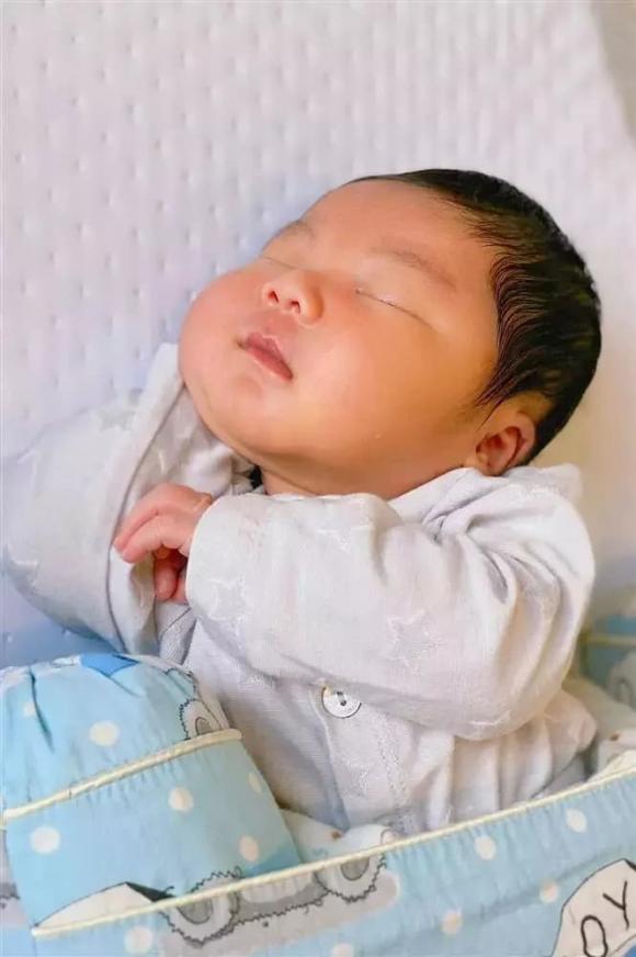 ca sĩ Hòa Minzy, sao Việt