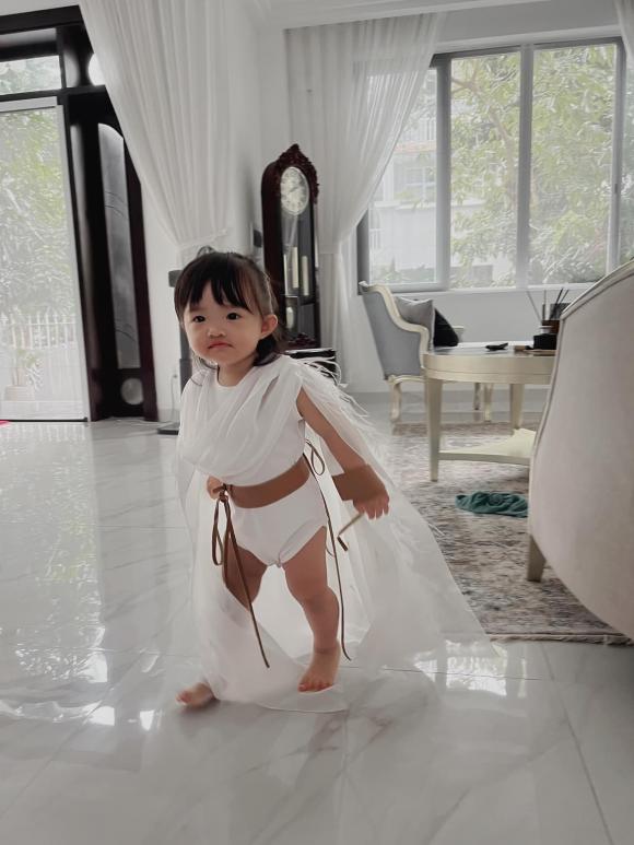 đông nhi, ông cao thắng, sao việt, con gái đông nhi 