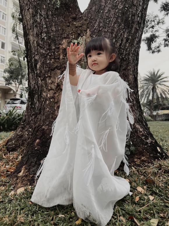 đông nhi, ông cao thắng, sao việt, con gái đông nhi 