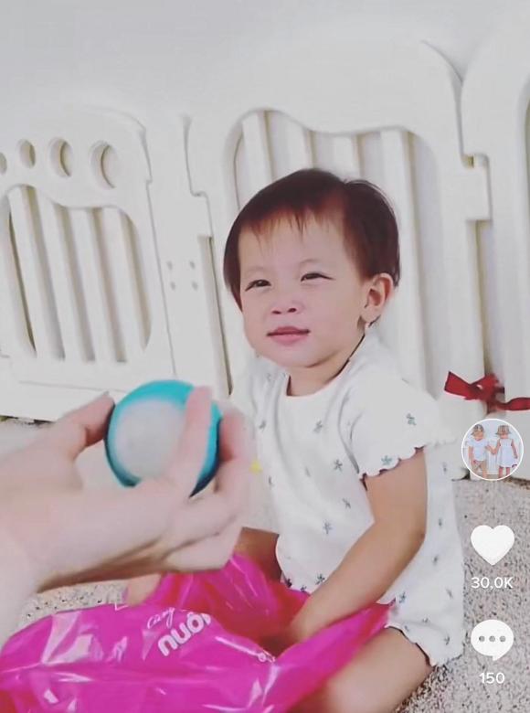 ca sĩ Hồ Ngọc Hà,diễn viên Kim Lý,cặp sinh đôi của Hà Hồ,sao Việt