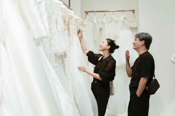 Ngô Thanh Vân khoe khoảnh khắc chọn váy cưới trước ngày trọng đại
