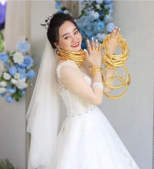chú rể, chú rể được trao vàng, của hồi môn, giới trẻ 