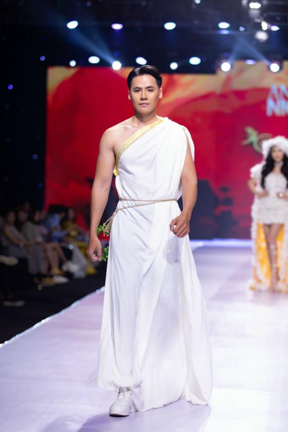 NTK-Tommy-Nguyen-55 (1).jpg 10 NTK Tommy Nguyễn, BST Giấc mơ hoa, Show Angel Night