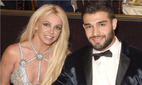 Britney Spears và chồng sắp cưới Sam Asghari.