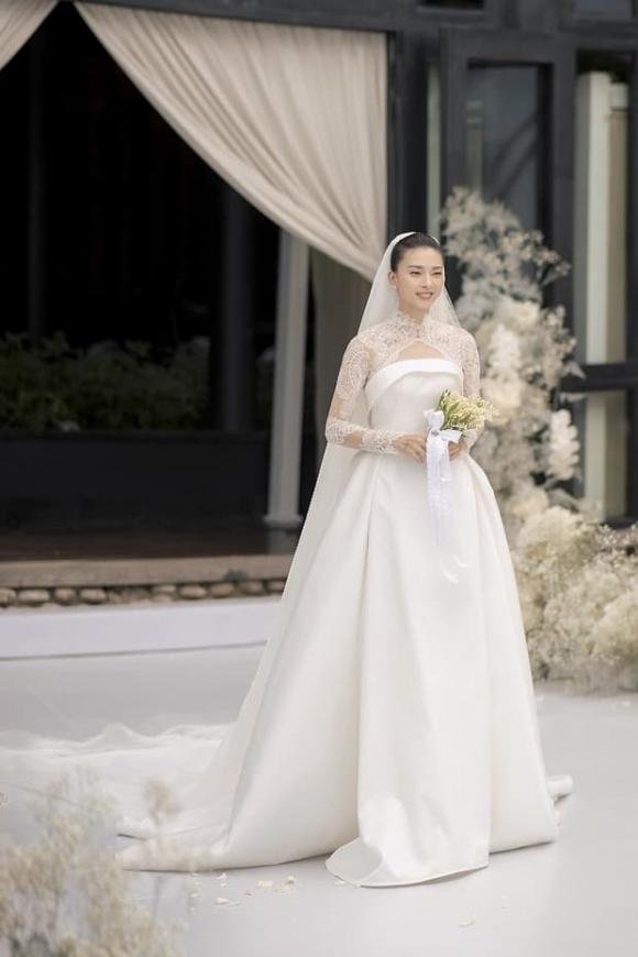Ngô Thanh Vân đã nhờ NTK Phương My thiết kế đầm cưới thật trang trọng bởi cô chỉ cưới một lần trong đời