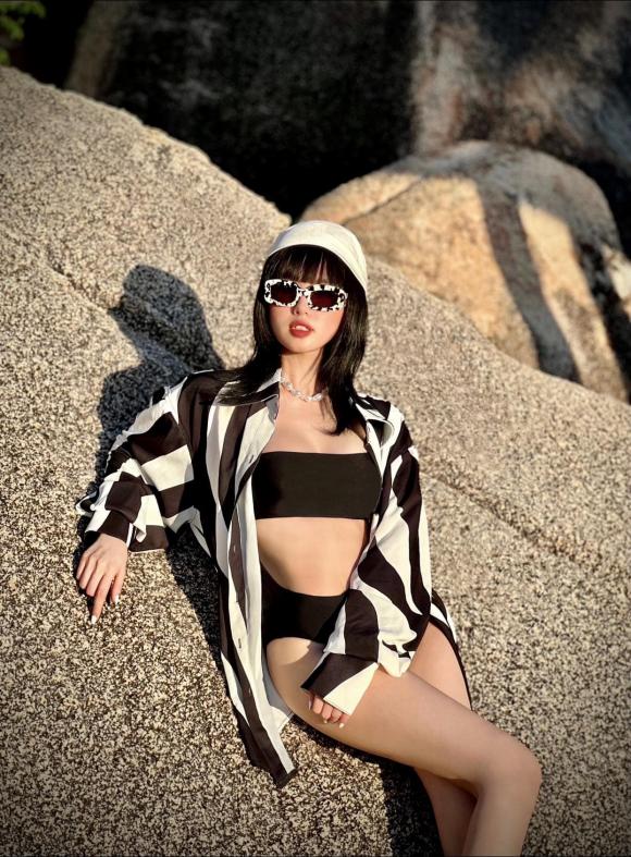 Loạt Ảnh Bikini Mới Nhất Của Hội Gái Xinh: Tâm Tít Tái Xuất Với Body Miễn  Chê, 'Mc Thuộc 3000 Từ' Gợi Cảm Hết Nấc