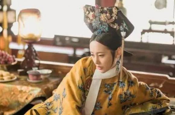 giày đế xuồng, giày nhà thanh, giày hoa, phi tần