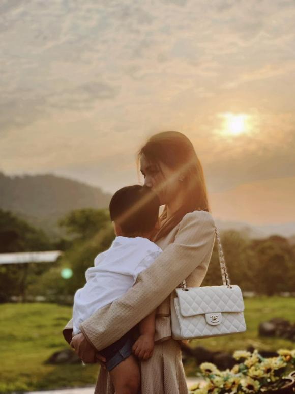 ca sĩ Hòa Minzy,sao Việt