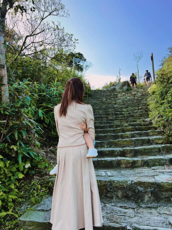 ca sĩ Hòa Minzy,sao Việt