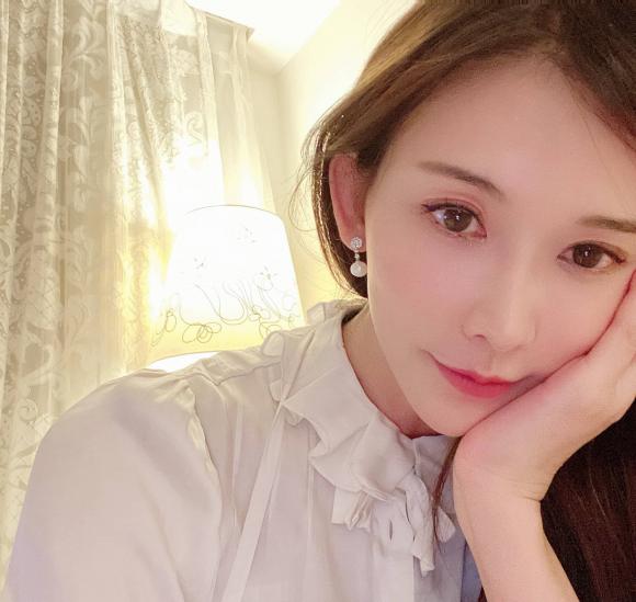 Lâm Chí Linh sinh con, Lâm Chí Linh nhờ người mang thai hộ, sao Hoa ngữ