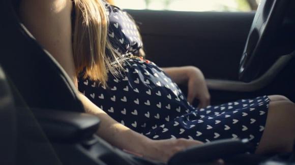 thắt dây an toàn, thắt dây an toàn khi lái xe, Phụ nữ mang thai thắt dây an toàn khi lái xe,thắt dây an toàn khi mang thai