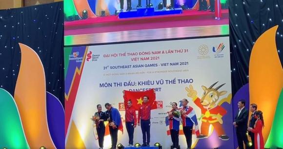 Phan Hiển cùng bạn nhảy xuất sắc giành huy chương vàng cho đoàn thể thao Việt Nam ở hạng mục dancesport SEA Games 31 năm nay.
