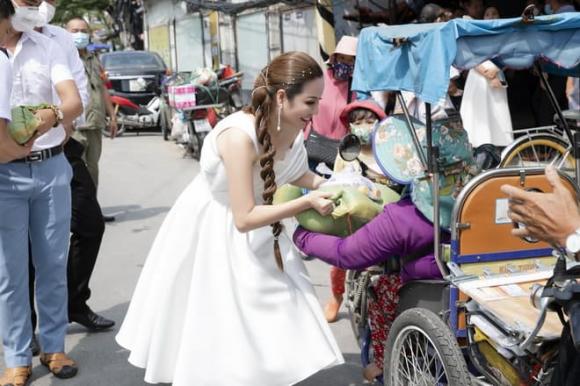 Hoa hậu Bùi Thị Hà, sao việt, tập đoàn bảo vệ Long Hoàng