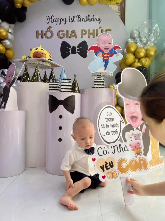 Tiệc sinh nhật của con trai Hồ Tấn Tài diễn ra trong không khí đơn giản, ấm cúng.