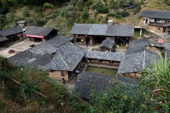 Đinh Ốc Lĩnh, ngôi làng Đinh Ốc Lĩnh, ngôi làng không có muỗi, ngôi làng không muỗi gần một thế kỷ