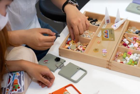 Flex Box, Pang Mỹ Nguyên, Kiệt Quách