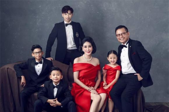 Gia đình hạnh phúc đáng ngưỡng mộ của Hà Kiều Anh
