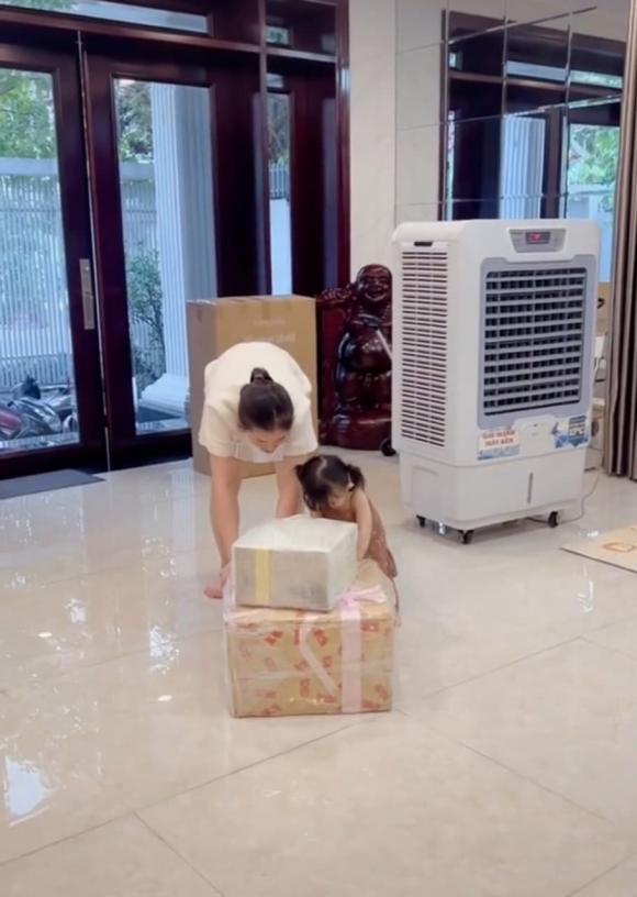 con gái đông nhi, sao việt, đông nhi 