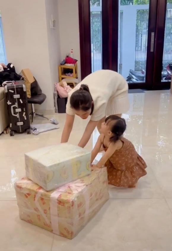 con gái đông nhi, sao việt, đông nhi 
