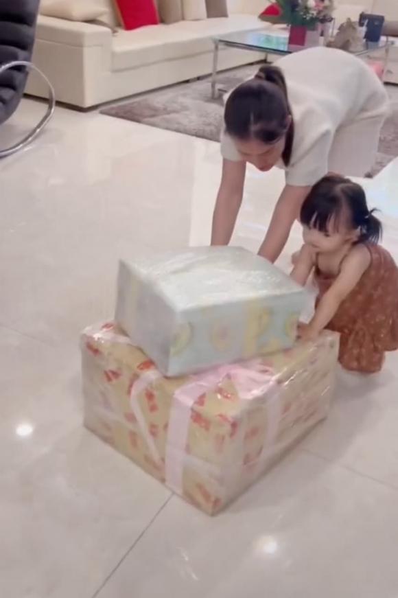 con gái đông nhi, sao việt, đông nhi 