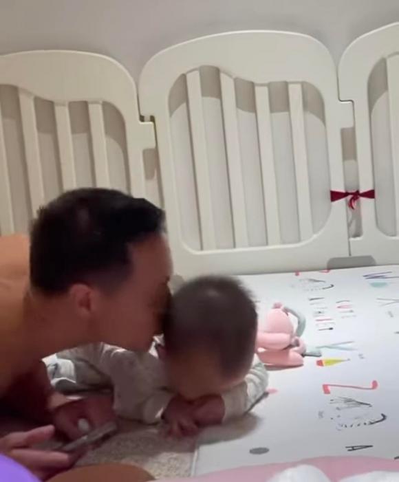 nữ ca sĩ hồ ngọc hà,ca sĩ Hồ Ngọc Hà,diễn viên Kim Lý, sao Việt, cặp song sinh của Hà Hồ
