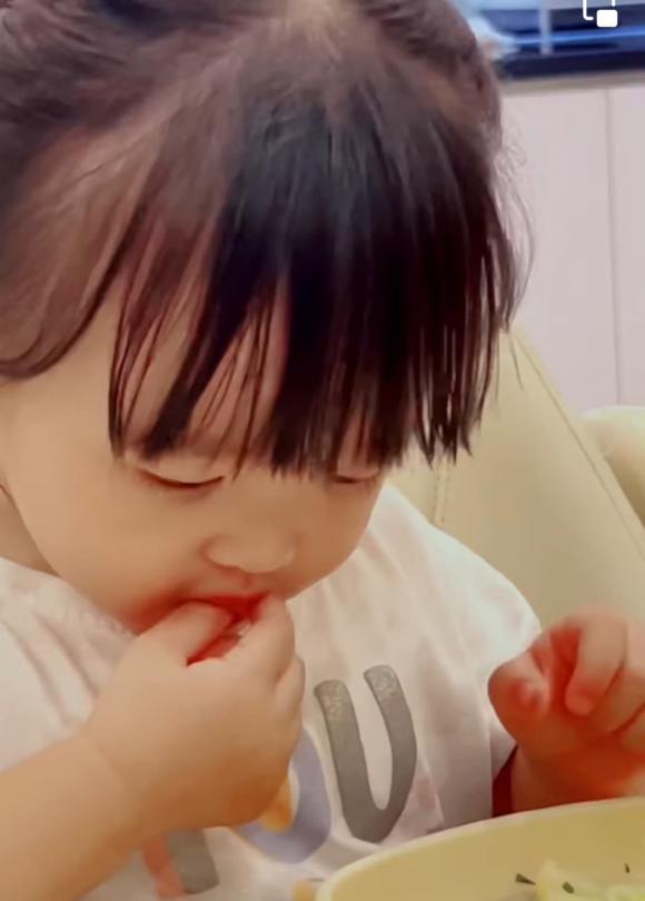 đông nhi, sao việt, con gái đông nhi, winnie 